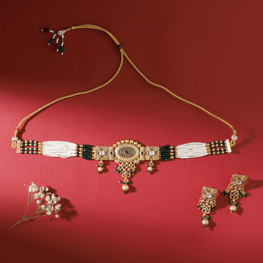 Kundan Choker With Studs