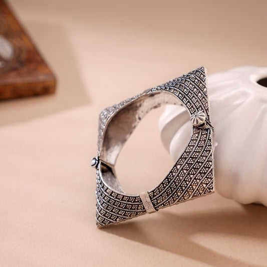 Hollow square bracelet