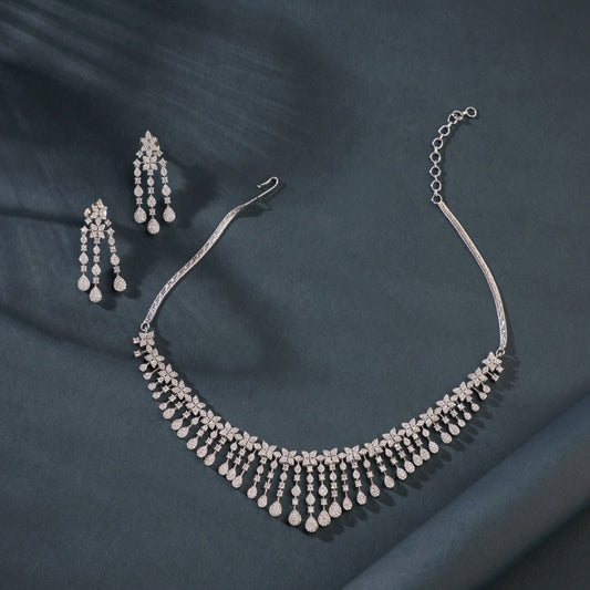 Exquisite varied diamond necklace